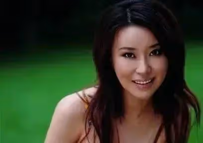 48歲祖海美如少女,為何至今單身?看完她的履歷,一般人還真不敢娶......