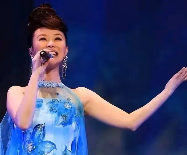 48歲祖海美如少女,為何至今單身?看完她的履歷,一般人還真不敢娶......