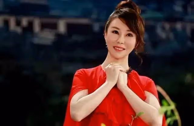 48歲祖海美如少女,為何至今單身?看完她的履歷,一般人還真不敢娶......