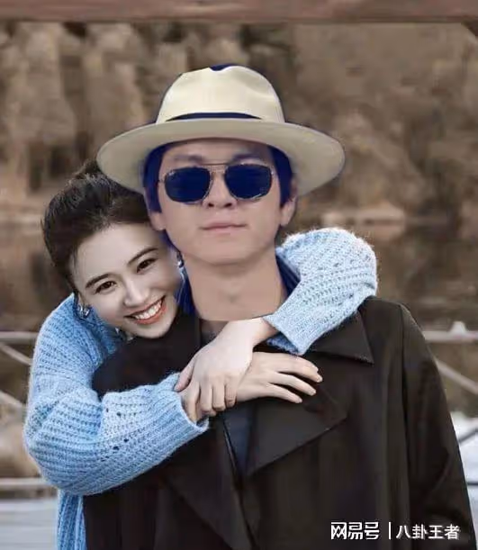 36歲馬思純與男友定居國外!戴著婚戒疑已結婚,一起看球賽感情好