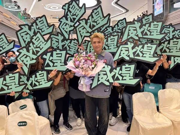44歲男歌手再簽TVB不為發達,珍惜每次機會,不介意被指控億萬駙馬