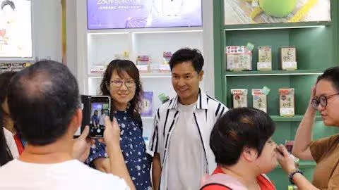 TVB視帝與太太分居前已將股份轉讓給家姐,疑避免離婚被分身家