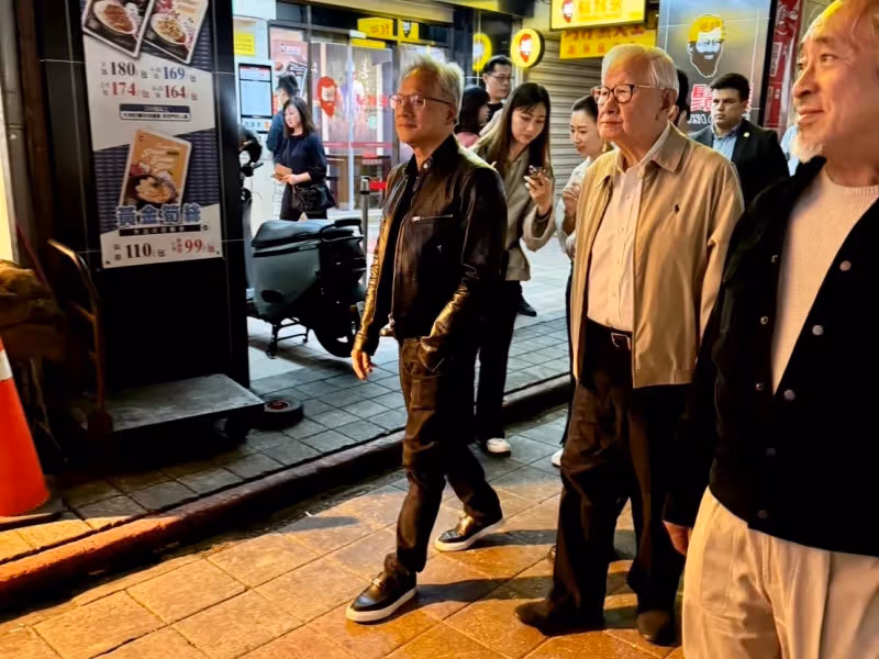 狗仔直擊｜「AI教父」黃仁勳會科技大佬！林百里、張忠謀當地陪逛寧夏夜市吃宵夜