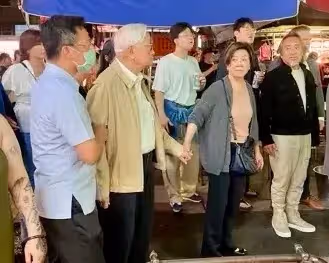 狗仔直擊｜「AI教父」黃仁勳會科技大佬！林百里、張忠謀當地陪逛寧夏夜市吃宵夜