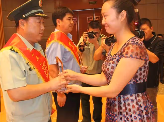 2015年，公公患肝癌，兒媳割下69%肝臟移植給公公，讓老人多活3年