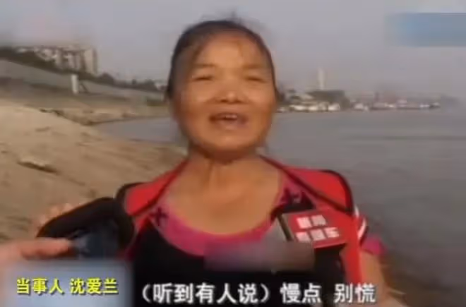 2014年,湖北大媽在長江游泳時醉倒睡著,10小時漂了75公里到江西