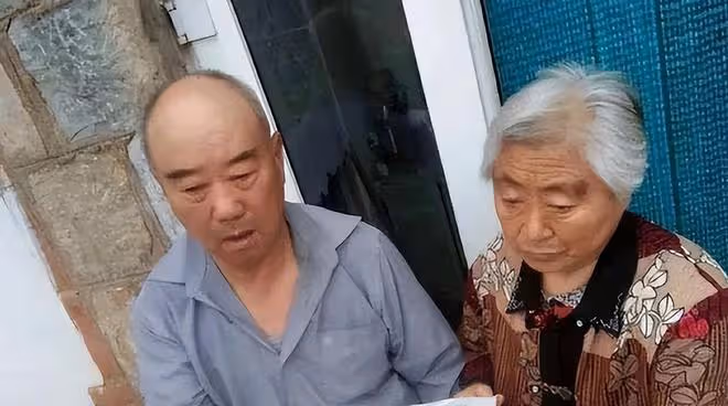 回顧獨生女曹茜父母送她出國留學,她卻忍心多年不回家,是為啥
