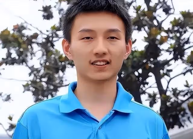 回顧一學霸放棄保送清華，說要享受高考過程，後來他考了多少分？
