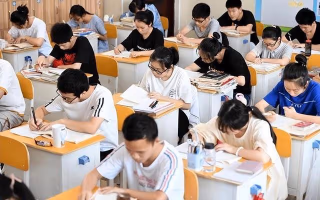 回顧一學霸放棄保送清華，說要享受高考過程，後來他考了多少分？