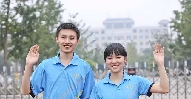 回顧一學霸放棄保送清華,說要享受高考過程,後來他考了多少分?