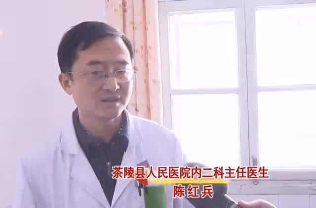 回顧:單親媽媽患癌症,親戚們拒絕幫她養2個兒子,現在如何?