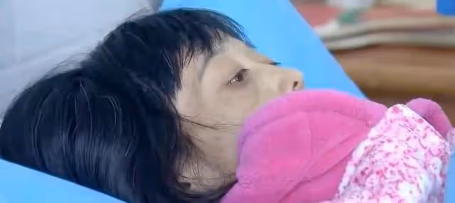 回顧：單親媽媽患癌症，親戚們拒絕幫她養2個兒子，現在如何？
