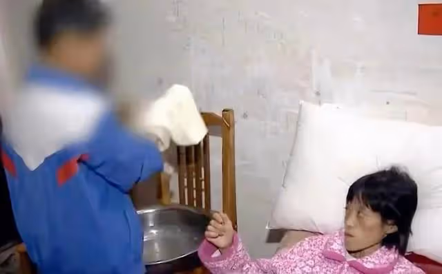 回顧：單親媽媽患癌症，親戚們拒絕幫她養2個兒子，現在如何？