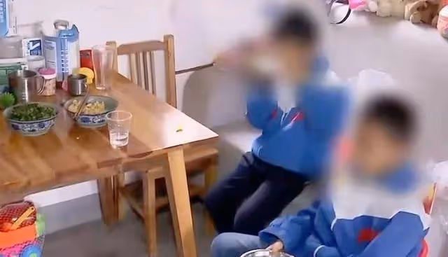 回顧：單親媽媽患癌症，親戚們拒絕幫她養2個兒子，現在如何？