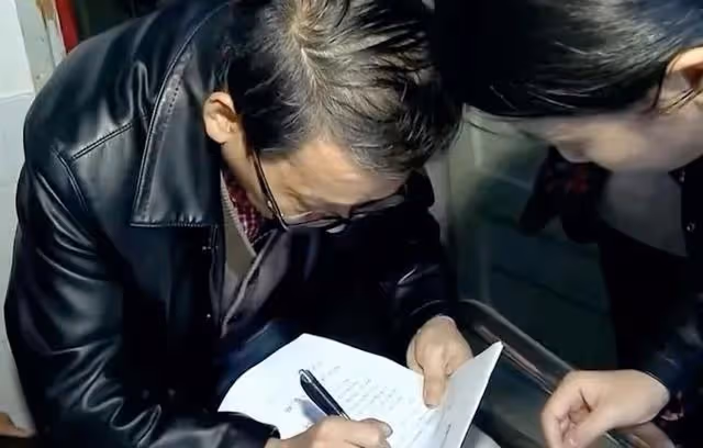 回顧：單親媽媽患癌症，親戚們拒絕幫她養2個兒子，現在如何？