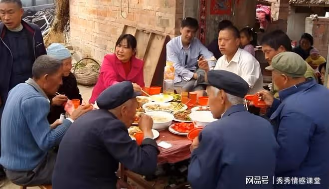 父親在我家居住8年,過年喝酒說我不孝,年後讓我哥把他一起帶走