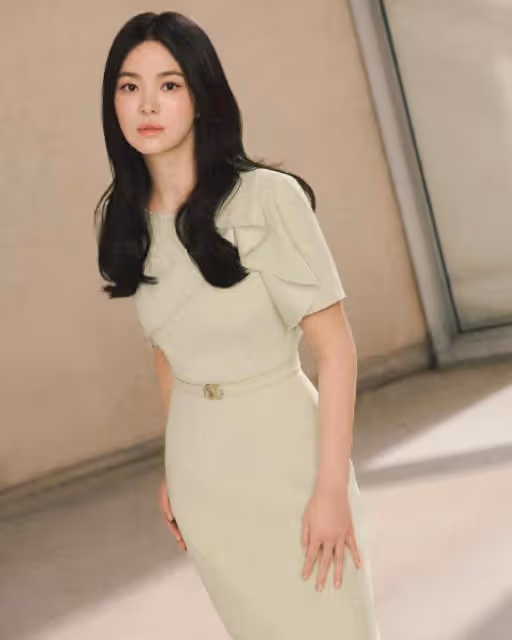 宋慧喬三款穿搭,展現出自然之美、自信之美、浪漫之美