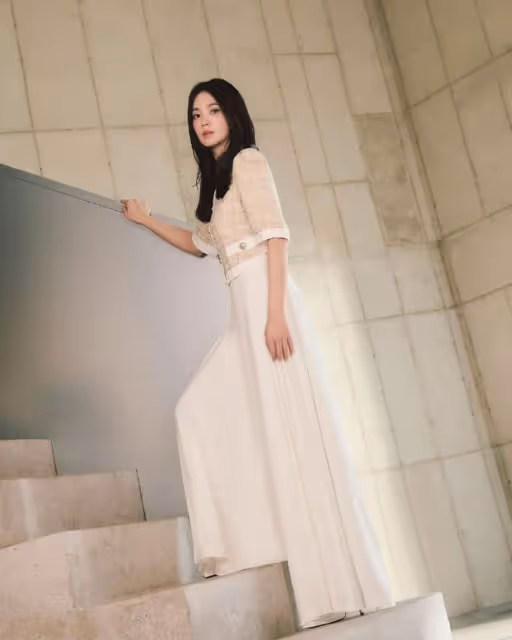 宋慧喬三款穿搭,展現出自然之美、自信之美、浪漫之美