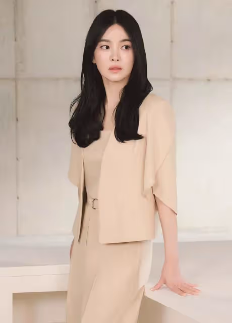 宋慧喬三款穿搭,展現出自然之美、自信之美、浪漫之美