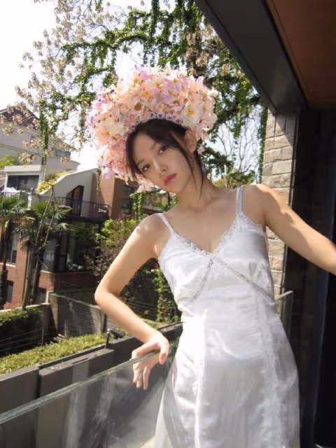 宋妍霏和程瀟優雅浪漫的弔帶裙,不如虞書欣甜辣時尚又迷人