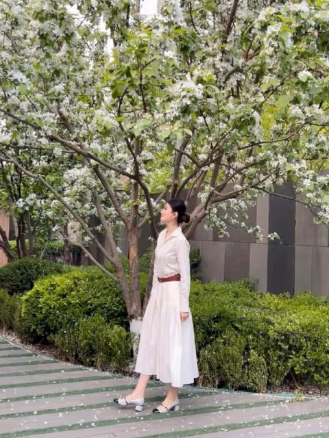 喬欣和張小斐優雅浪漫的裙裝,不如劉亦菲穿出清新減齡有時尚品味