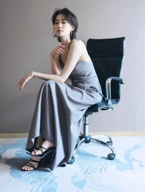 喬欣和張小斐優雅浪漫的裙裝，不如劉亦菲穿出清新減齡有時尚品味
