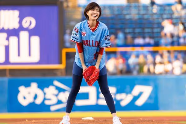 48歲內田有紀為日職開球!不老神顏美翻網「太離奇根本高中女生」
