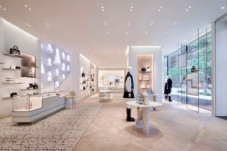 DIOR東區140坪專賣店夢幻公開　高訂純白胚布詩意點綴還有獨家單品