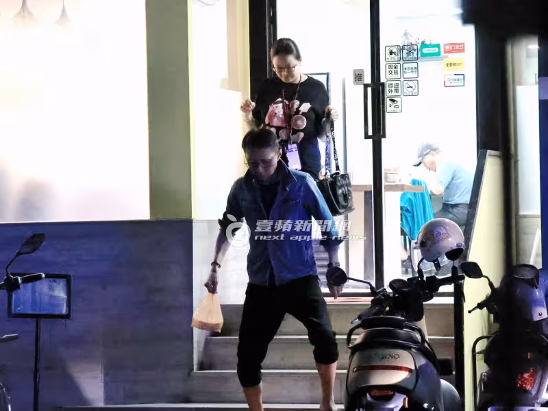 壹蘋10點強打｜林立洋鬧婚變大復合！緊扣嬌妻嗑海鮮　挨譙「騙吃騙住」後同吃同住（狗仔直擊）