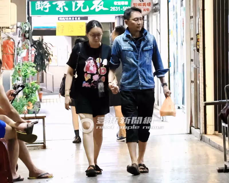 壹蘋10點強打｜林立洋鬧婚變大復合！緊扣嬌妻嗑海鮮　挨譙「騙吃騙住」後同吃同住（狗仔直擊）