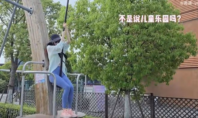 鄭愷帶老婆孩子出遊，與苗苗補過結婚紀念日，倆兒女露正臉像爸爸