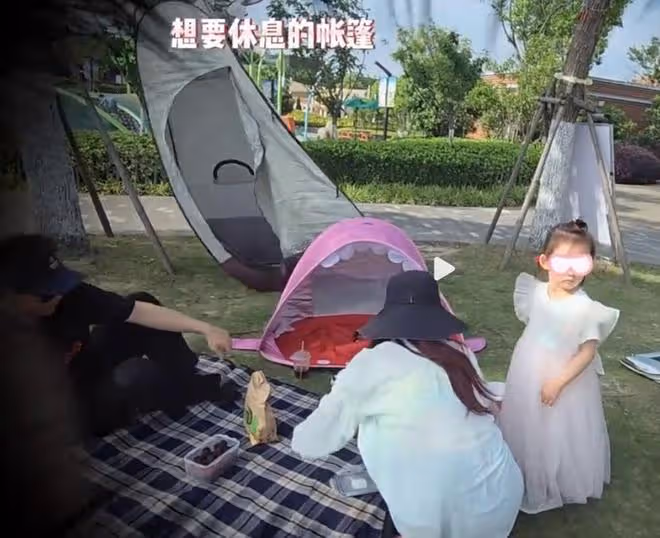 鄭愷帶老婆孩子出遊,與苗苗補過結婚紀念日,倆兒女露正臉像爸爸