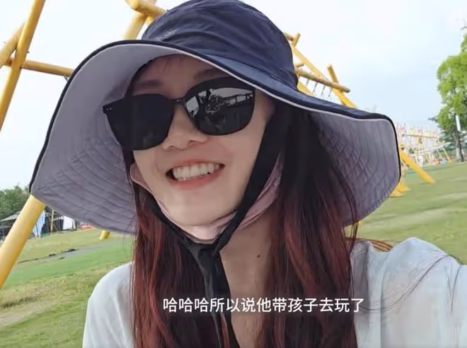 鄭愷帶老婆孩子出遊,與苗苗補過結婚紀念日,倆兒女露正臉像爸爸