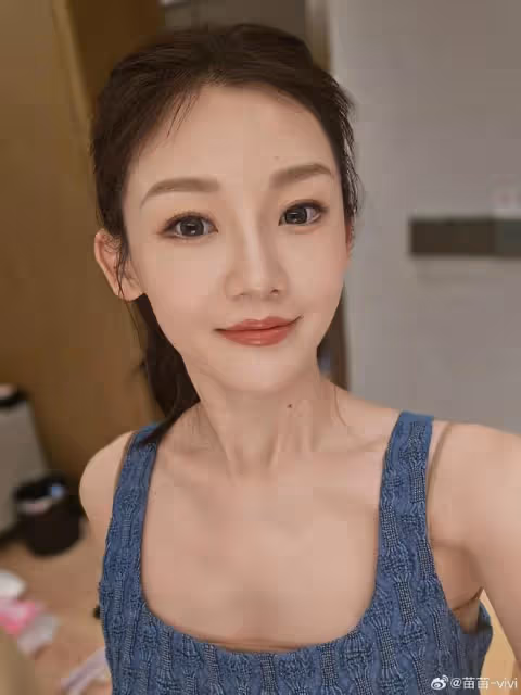 鄭愷帶老婆孩子出遊,與苗苗補過結婚紀念日,倆兒女露正臉像爸爸