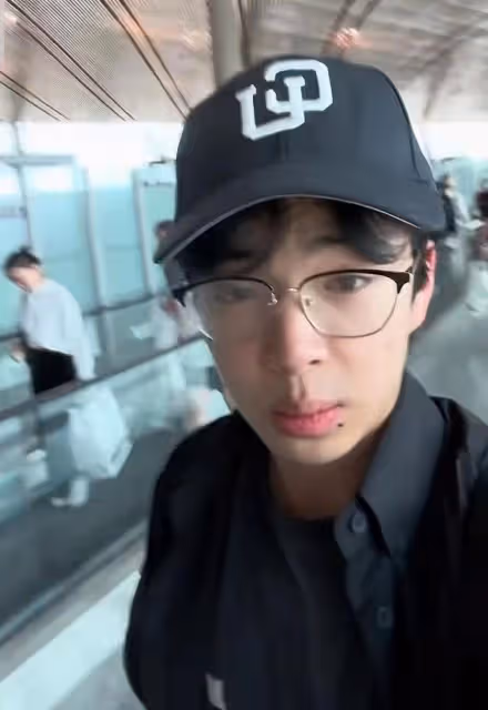 王中磊兒子高中畢業回國,18歲威廉升級准大學生,帥氣內斂像爸爸