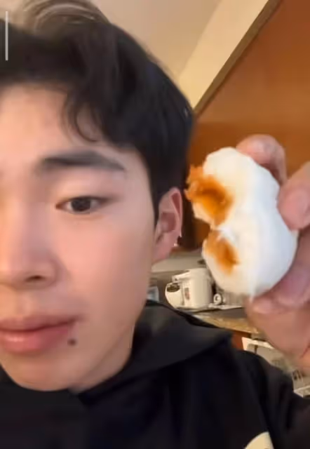 王中磊兒子高中畢業回國,18歲威廉升級准大學生,帥氣內斂像爸爸