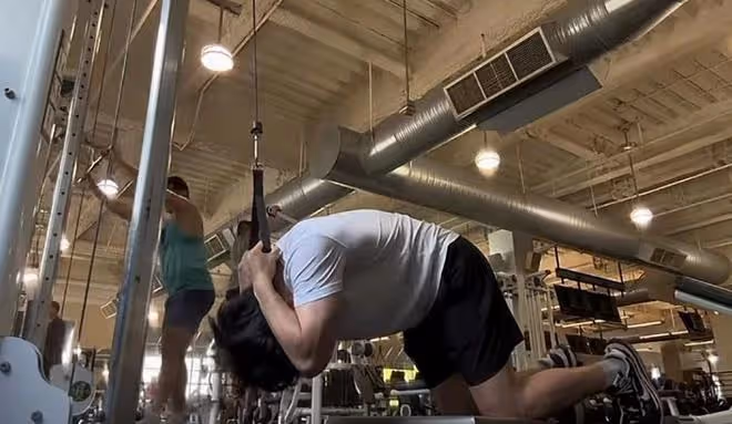 王中磊兒子高中畢業回國,18歲威廉升級准大學生,帥氣內斂像爸爸