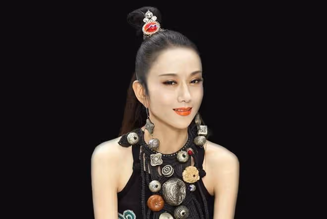 楊麗萍痛失慈母，發文悼念顯深情，家族傳承引關注
