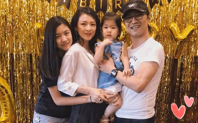 汪峰接女放學顯父愛，新戀情未影響親情，章子怡對其帶娃很放心