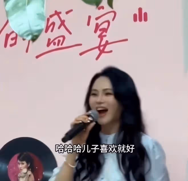 伊能靜幫兒子「徵婚」,稱不介意姐弟戀且男女不限,言論引爭議