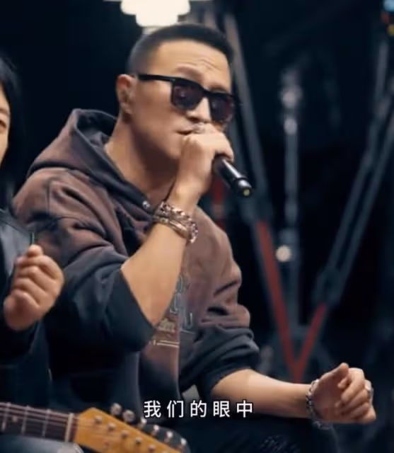 汪峰發新歌示愛森林北,歌詞直白且熱烈,或在演唱會上演求婚戲碼