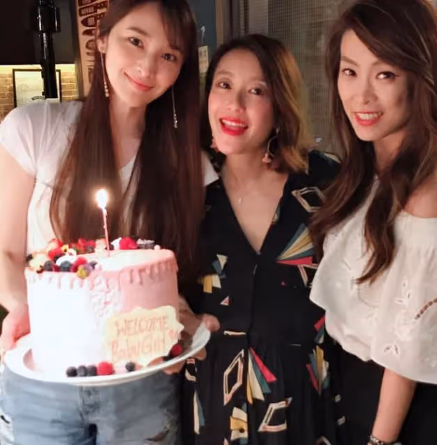 吳佩慈低調露面,穿2年前的一件衣服,富豪老公已隱身3年