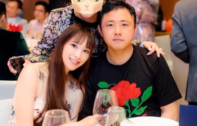 吳佩慈低調露面,穿2年前的一件衣服,富豪老公已隱身3年