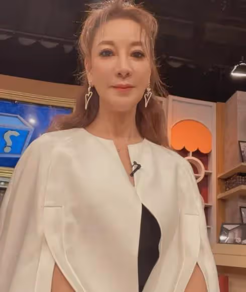 台灣女藝人公然支持「台獨」 , 58歲還曬懷孕B超照,全網暴怒