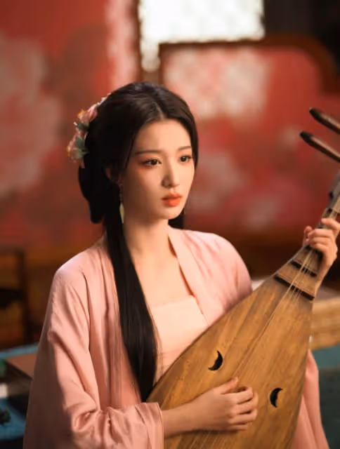 慶餘年2:美不過王楚然,媚不過王曉晨,她憑啥第一個被央視點名