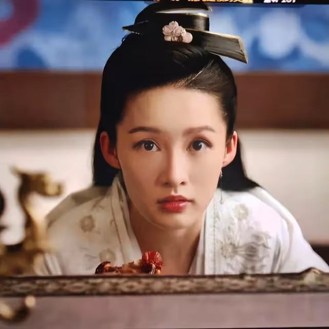 慶餘年2:美不過王楚然,媚不過王曉晨,她憑啥第一個被央視點名