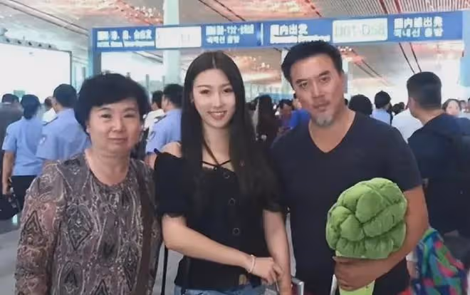 外公是影帝，舅舅是陳佩斯，爸爸是「趙雲」，她卻是「網紅」？