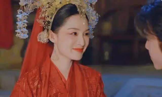 年近半百卻風韻猶存,「不老女神」李小冉,真的是年齡越大越驚艷