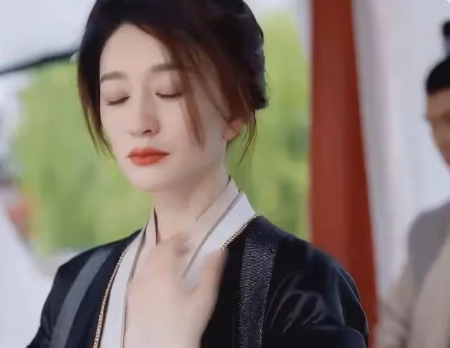 年近半百卻風韻猶存，「不老女神」李小冉，真的是年齡越大越驚艷