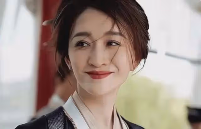 年近半百卻風韻猶存，「不老女神」李小冉，真的是年齡越大越驚艷